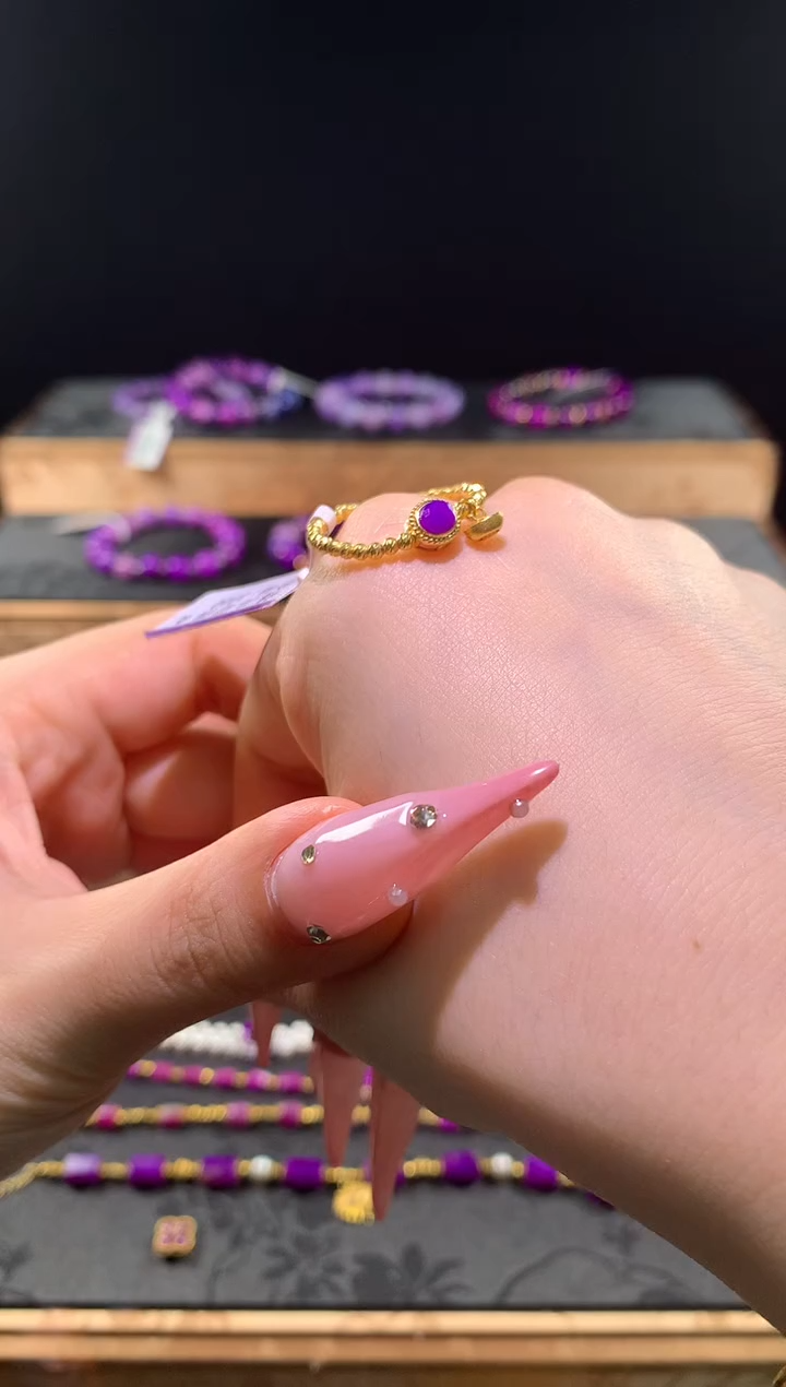 苏纪石（舒俱来）18K金镶嵌。戒指