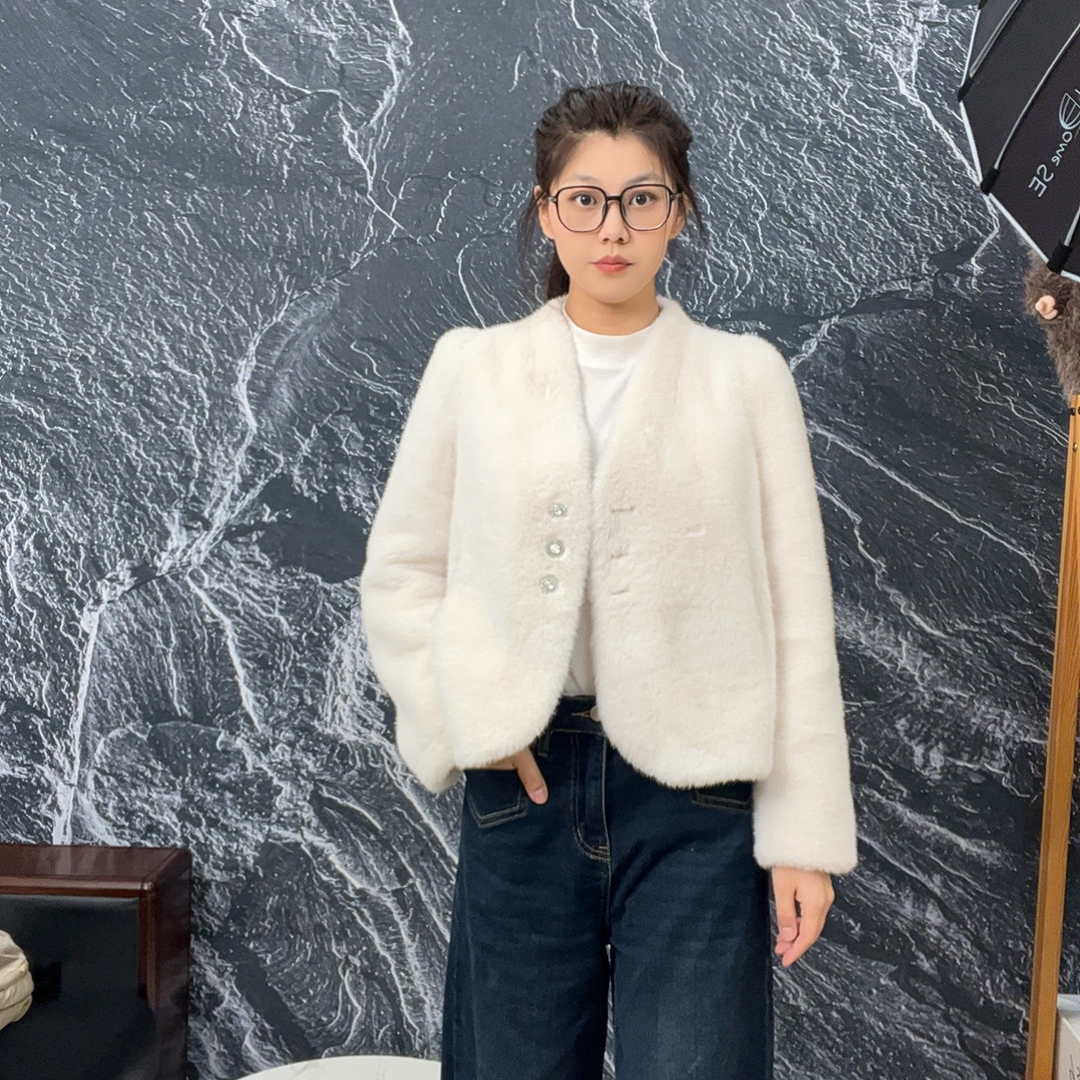 【胸针款】欧貂绒长袖V领耸肩袖休闲冬季潮流短外套