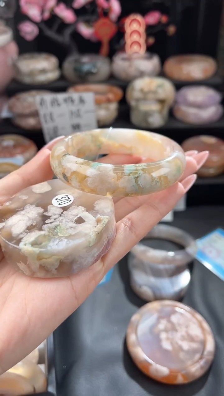 【闪购商品】石英质玉手镯未镶嵌56