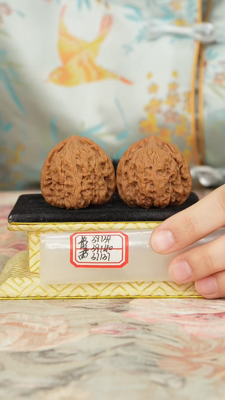 【闪购商品】文玩核桃把件赵喜满南将石