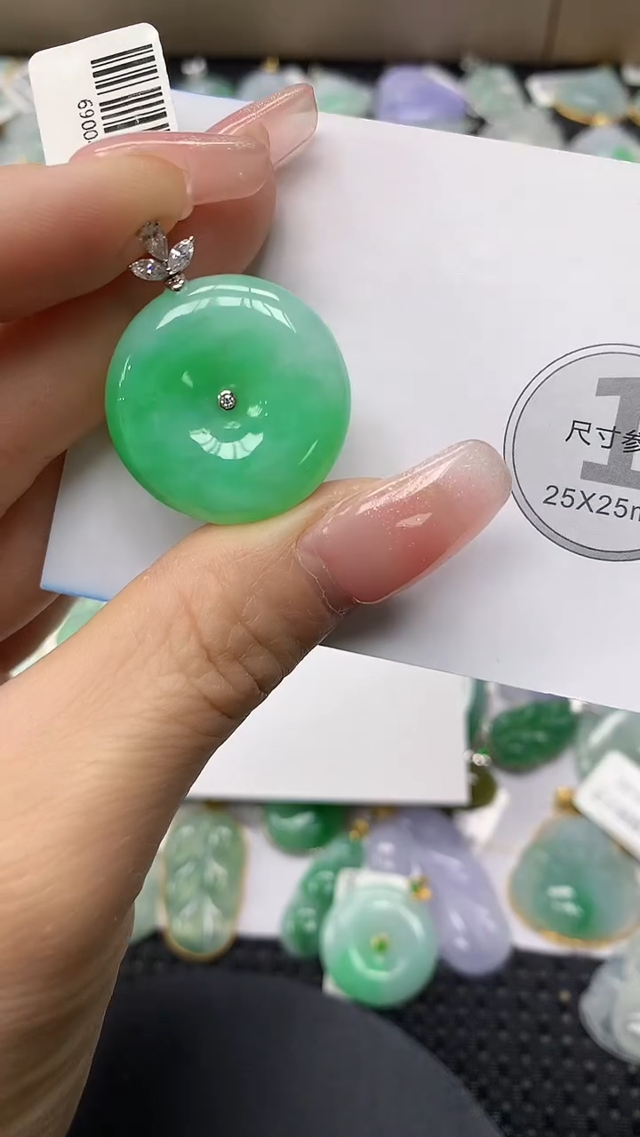 颈饰18K金镶嵌翡翠11111111111