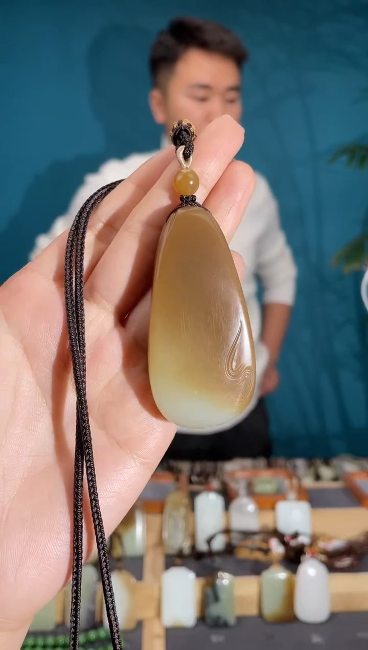 颈饰未镶嵌和田玉1