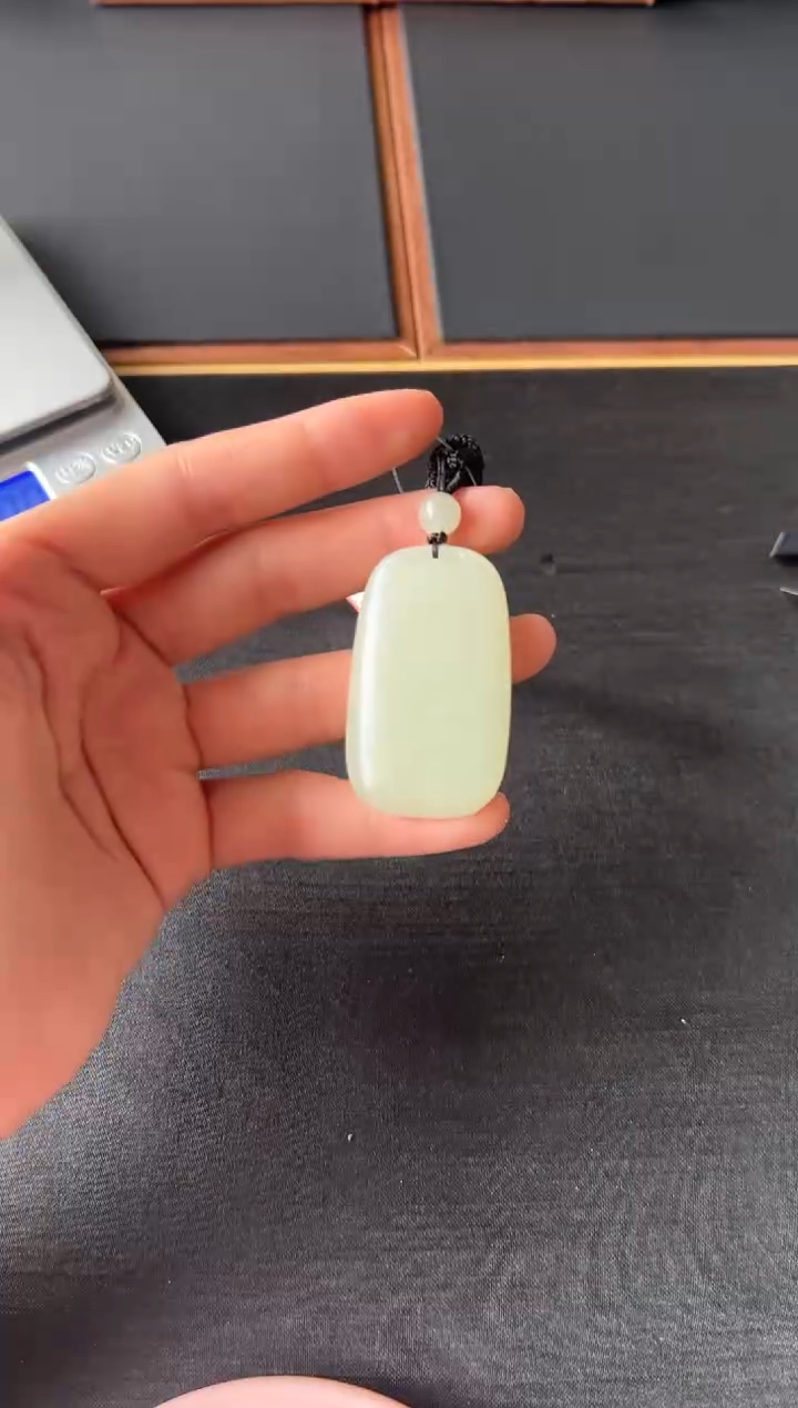 【闪购商品】和田玉吊坠(赠链)未镶嵌且末微色差迪克兰