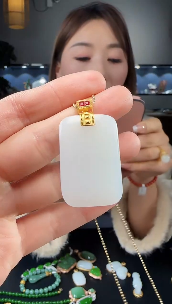 【闪购商品】和田玉吊坠(不含链)18K金镶嵌1