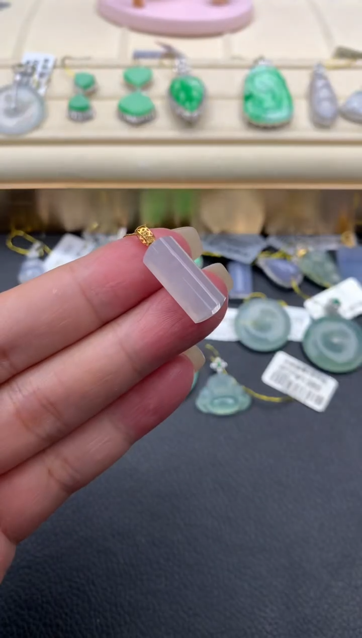 【闪购商品】翡翠颈饰18K金镶嵌Q475      