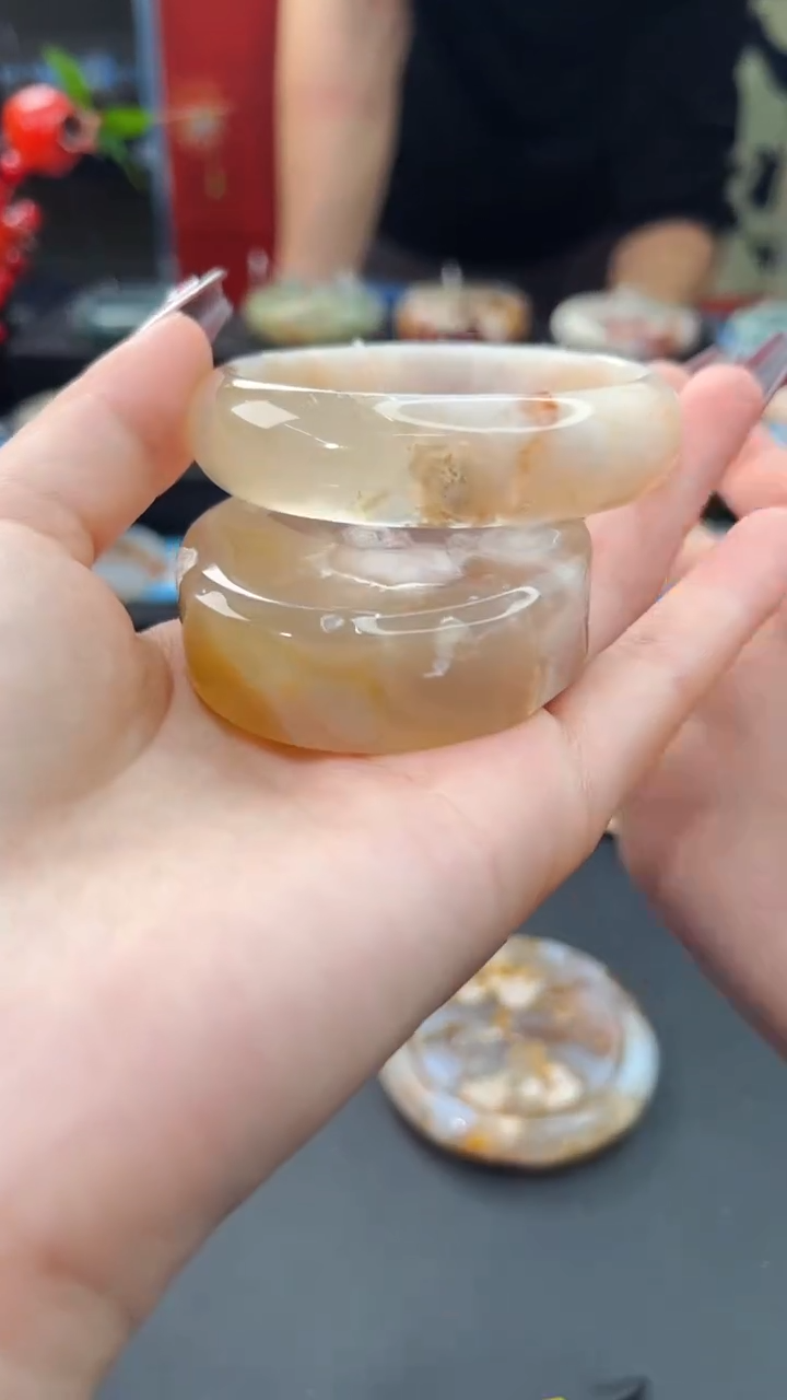 【闪购商品】石英质玉手镯未镶嵌赠送镯心（54圈口）无证书