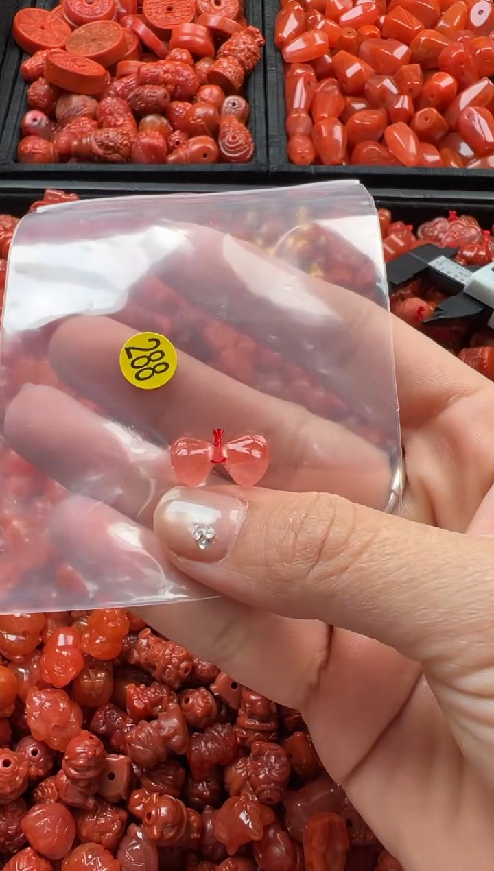 【闪购商品】南红玛瑙颈饰未镶嵌1