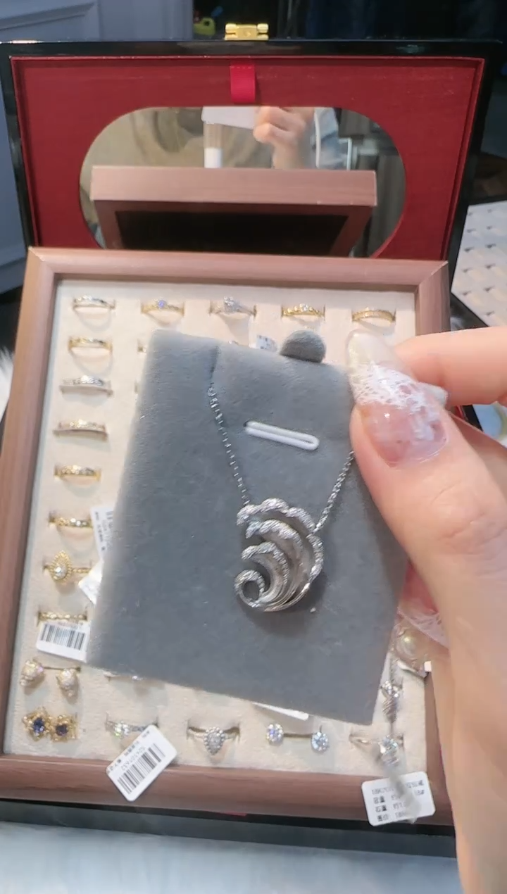 【闪购商品】钻石颈饰18K金镶嵌浪花项链