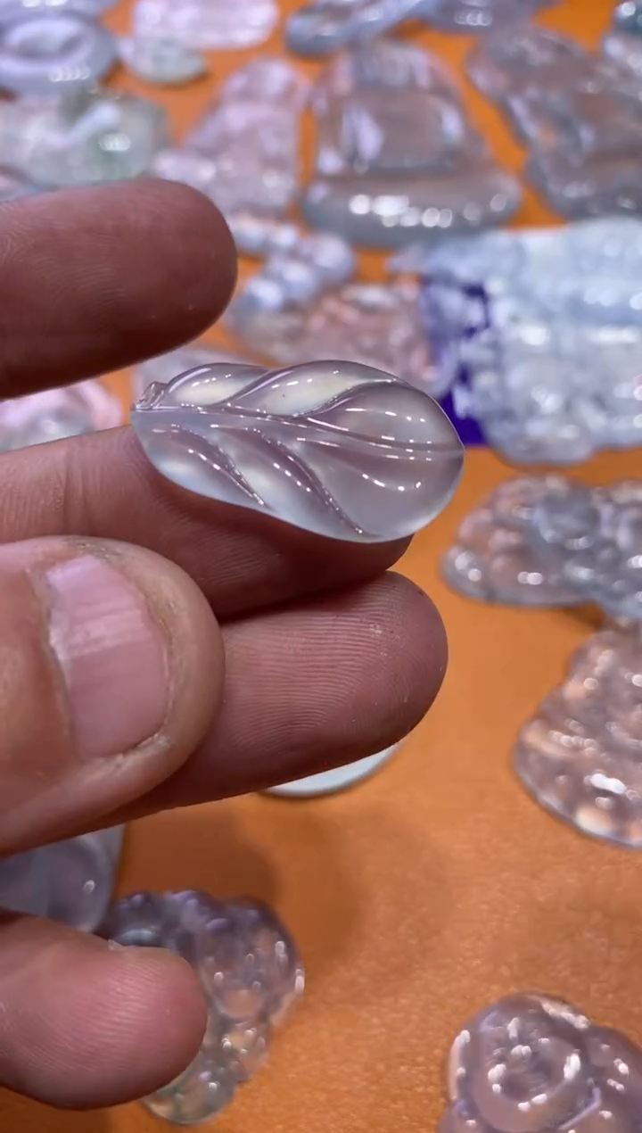 【闪购商品】翡翠吊坠(不含链)未镶嵌叶子3680