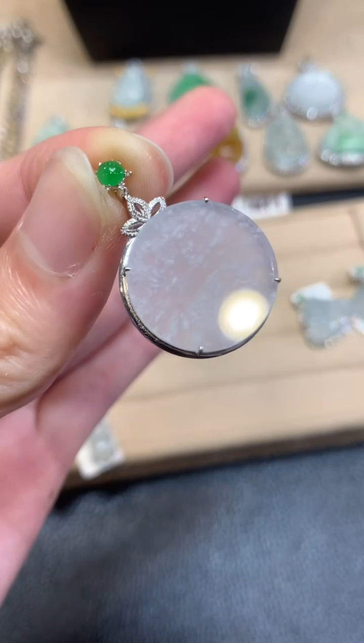 翡翠18K金镶嵌颈饰圆牌【无服务费