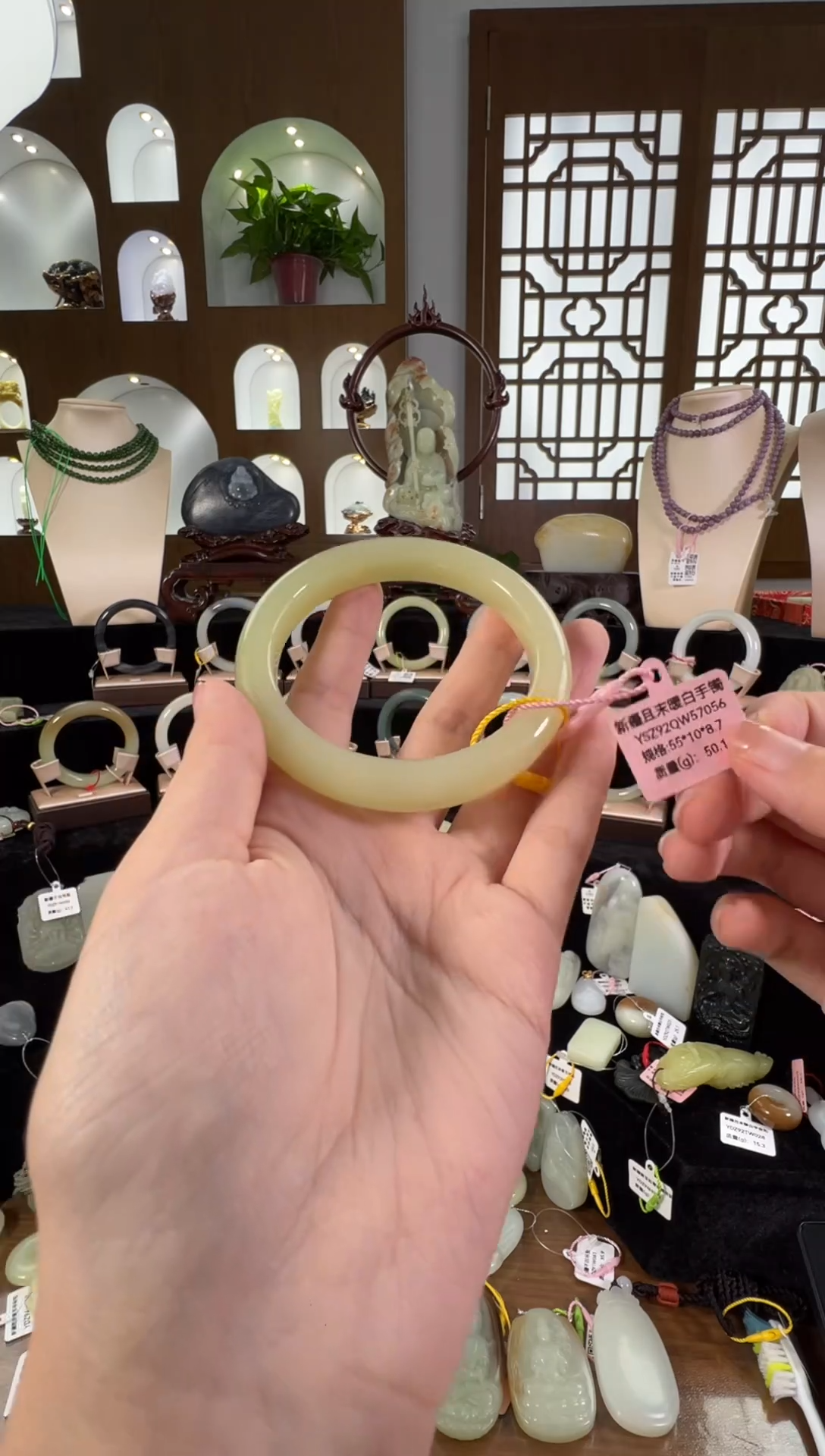 和田玉手镯未镶嵌且末暖白手镯56