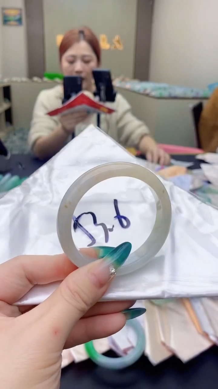 【闪购商品】翡翠手镯未镶嵌0515081793