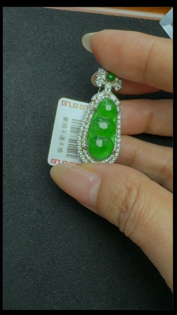 【闪购商品】翡翠颈饰银S925镶嵌福豆