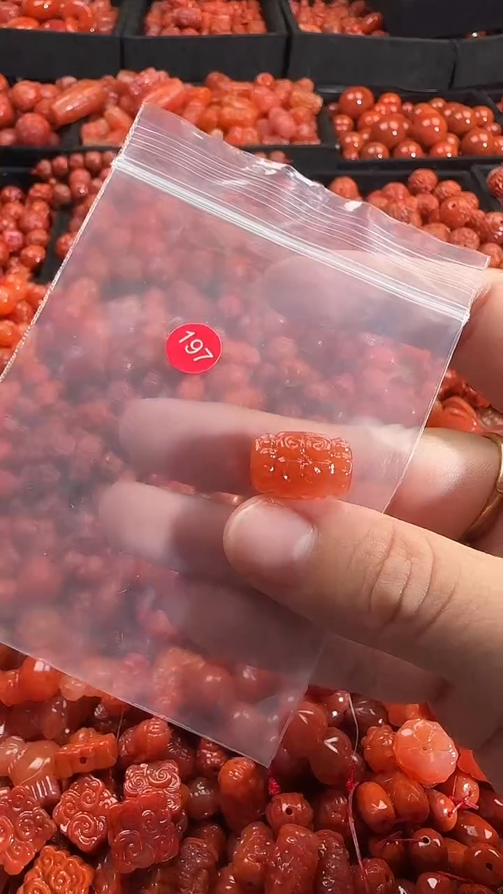 颈饰未镶嵌南红玛瑙1