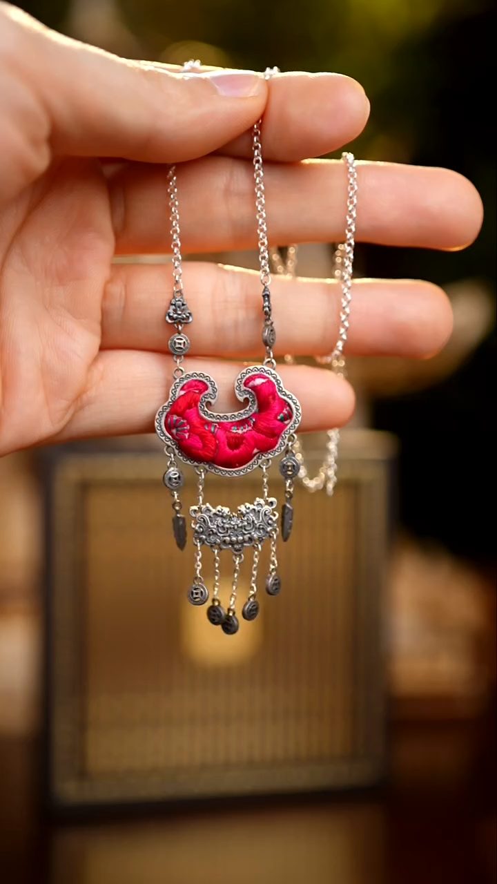 刺绣私人定制苗族手工A421