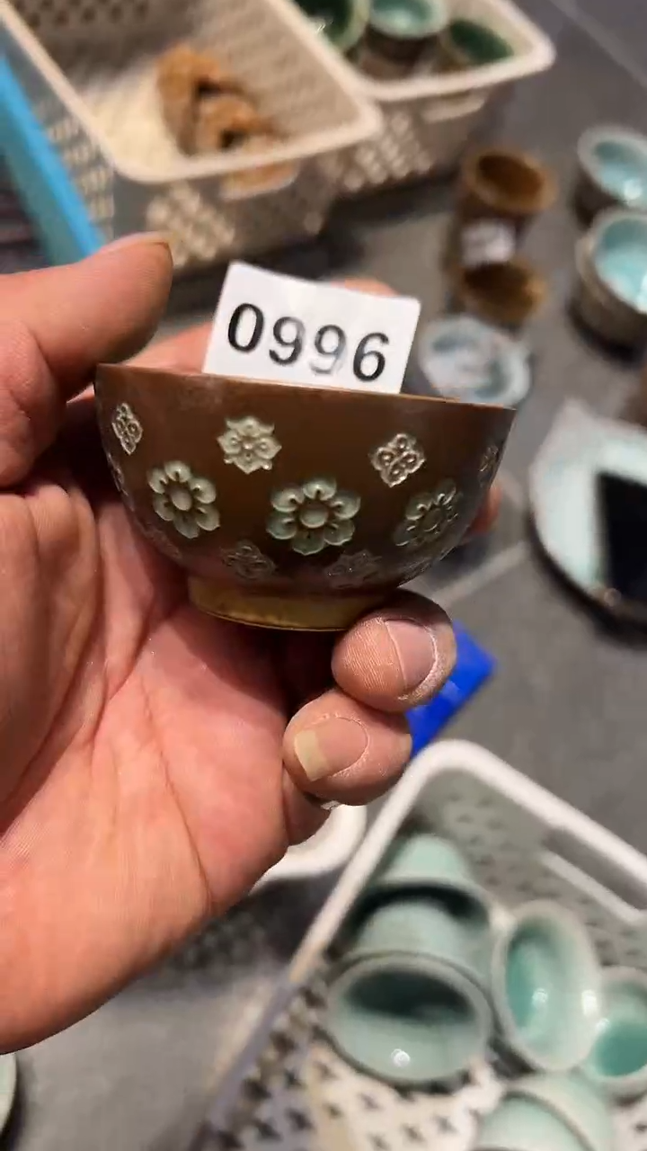 龙泉窑宝相花双釉小茶碗微瑕0996