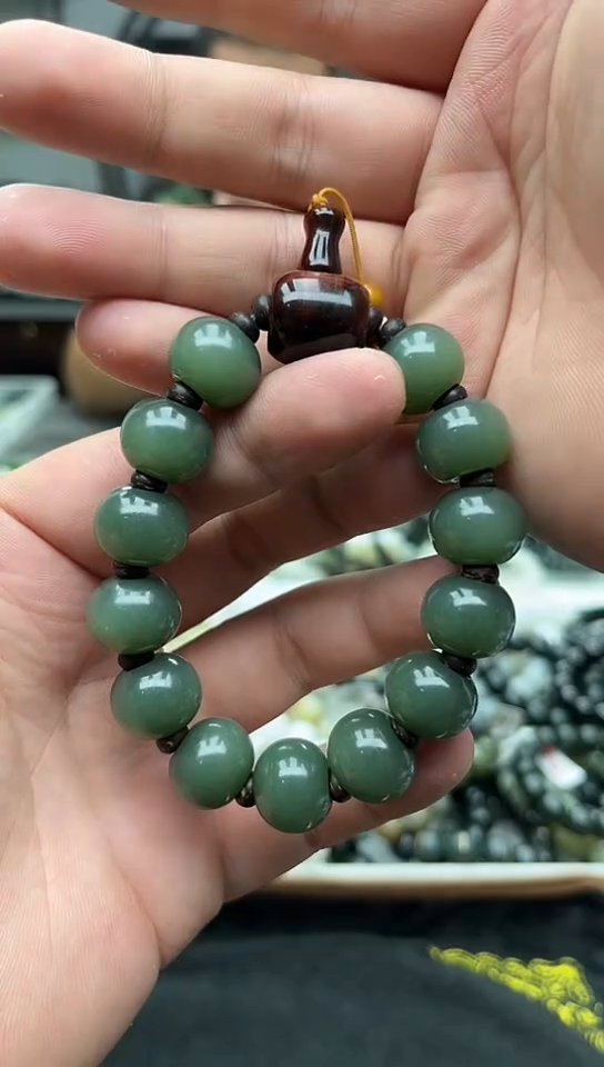 手串未镶嵌和田玉芝****2碧玉粉青