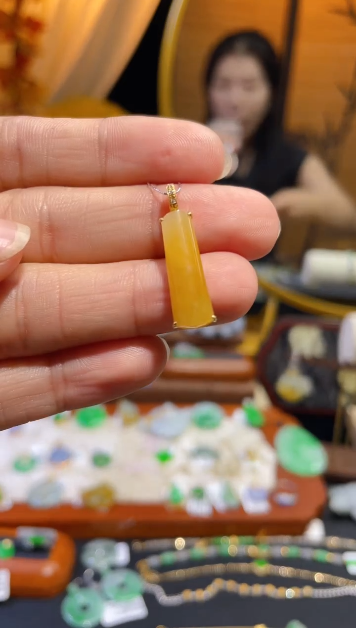 颈饰18K金镶嵌翡翠无事柱