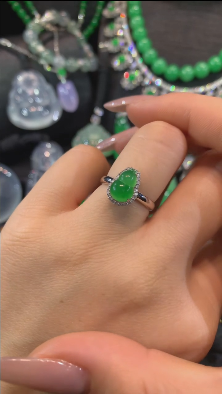 18K金镶嵌翡翠手链戒指