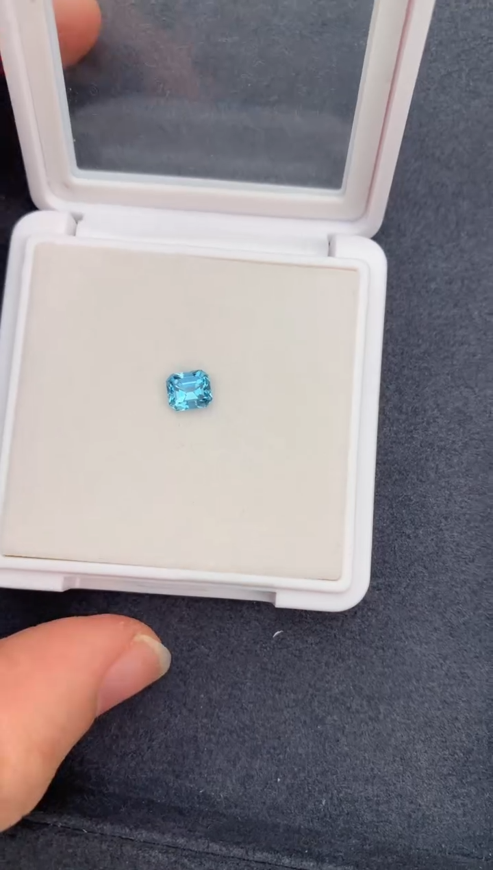 【闪购商品】海蓝宝石裸石未镶嵌98分海蓝宝