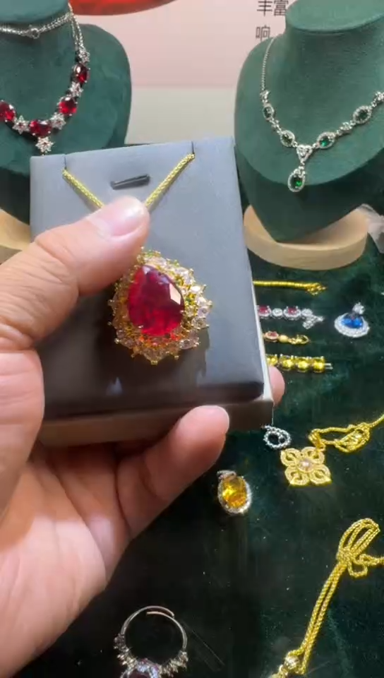 10红宝石（处理）红色