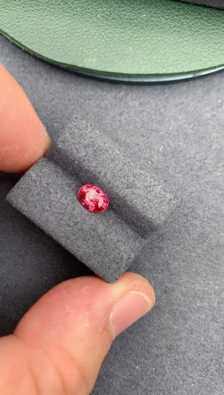 【闪购商品】彩色蓝宝石裸石未镶嵌1.1ct 帕帕拉恰