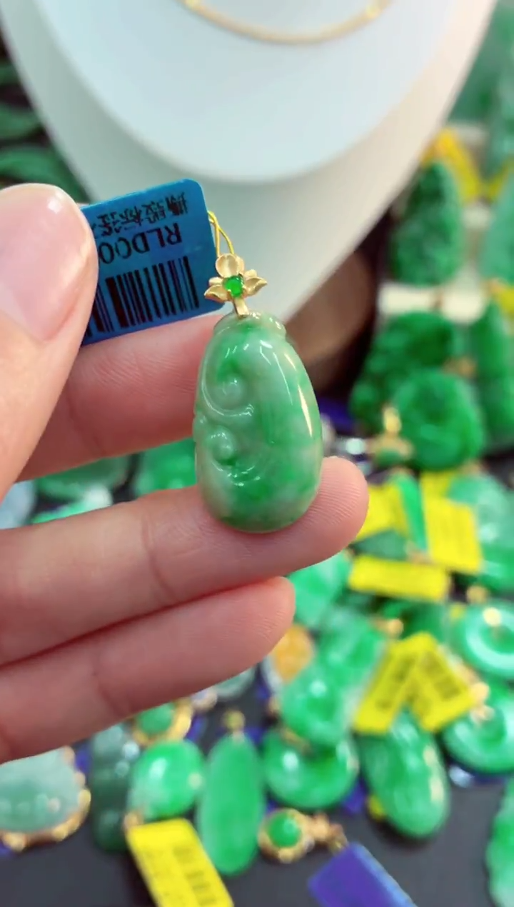 吊坠(不含链)未镶嵌翡翠天然缅甸翡翠A货