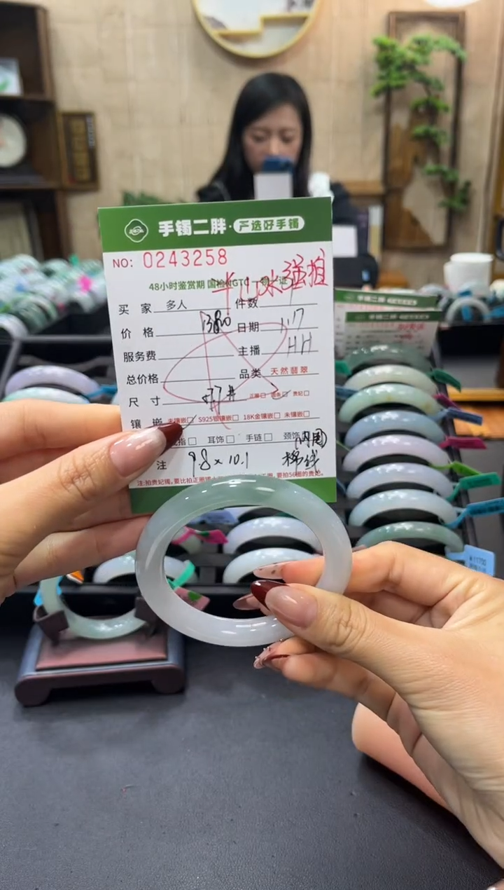 【闪购商品】翡翠手镯（圆镯）未镶嵌多人