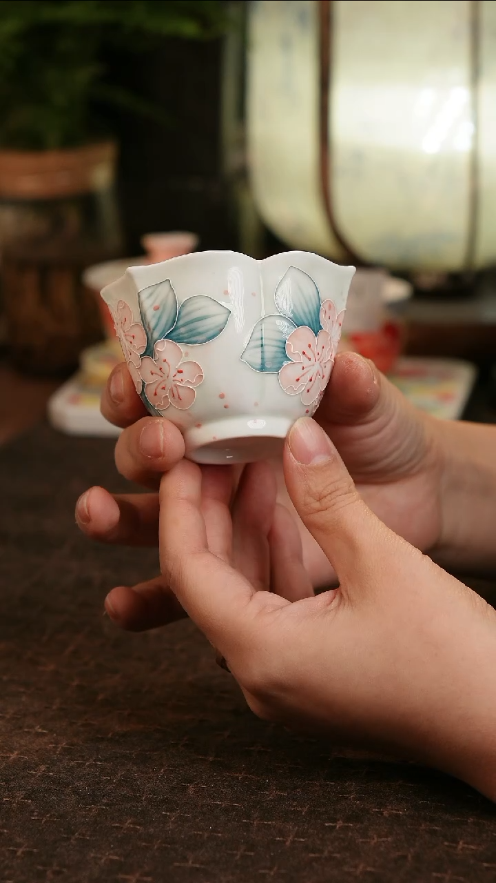 【闪购商品】592九寻景德镇手工手绘法华彩茶杯