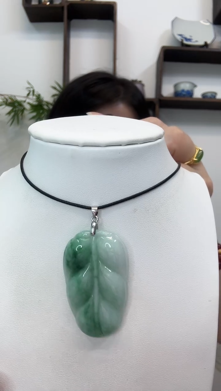 颈饰银S925镶嵌翡翠叶子