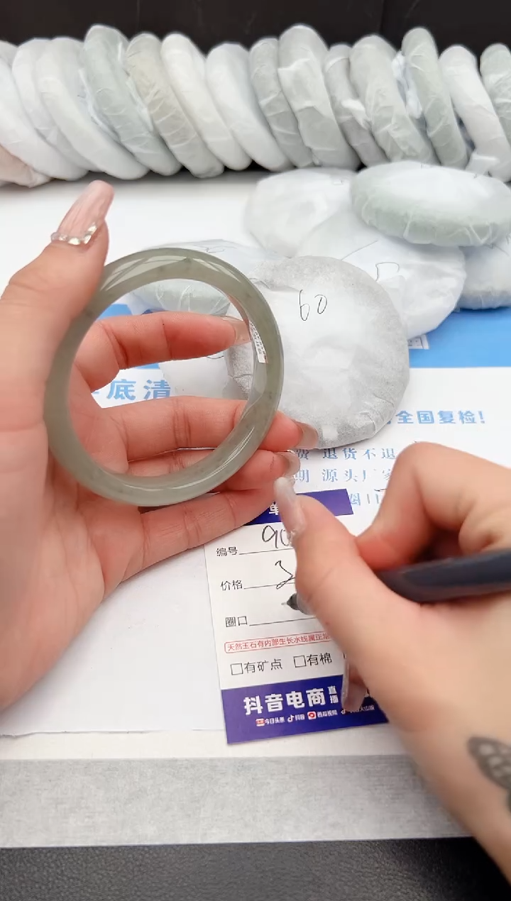 【闪购商品】石英质玉手镯未镶嵌z90-DC62