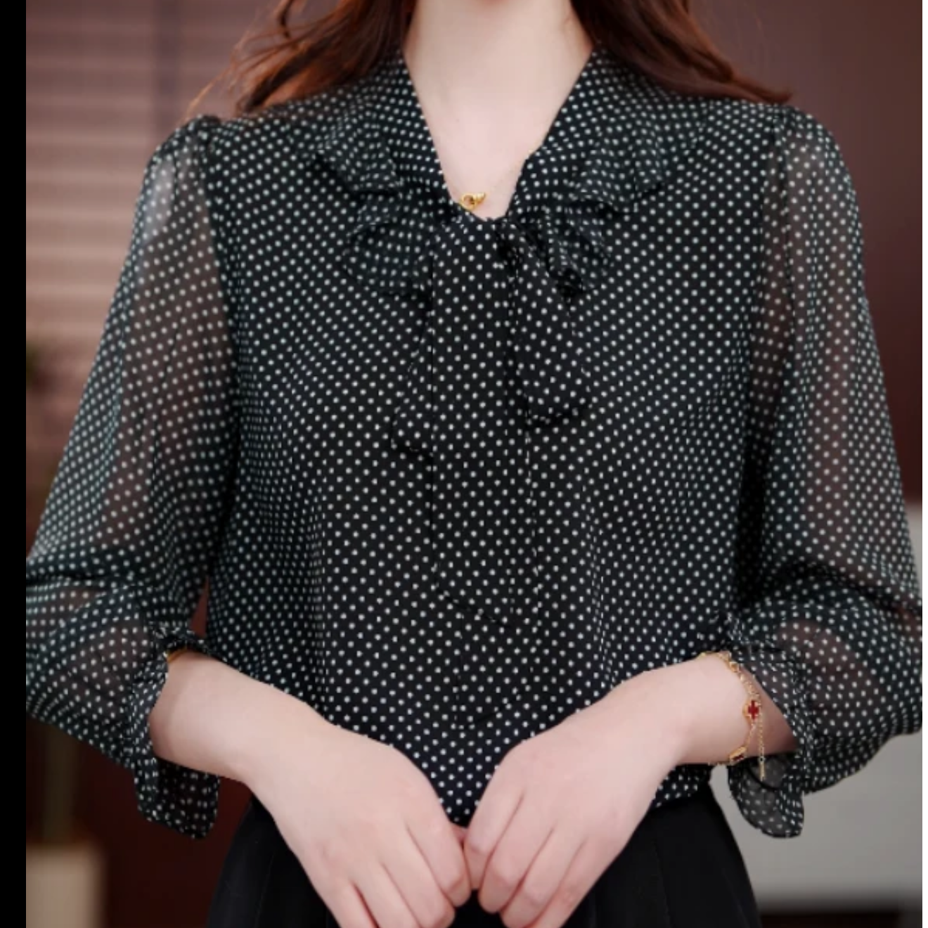 涎玉沫珠2025新款春季V领高端小衫套头衬衫时髦长袖上衣打底女