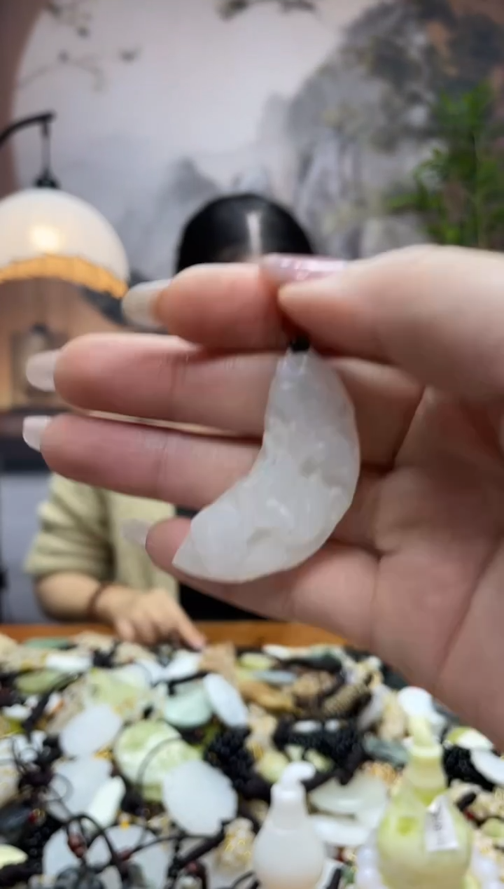 未镶嵌岫玉吊坠·