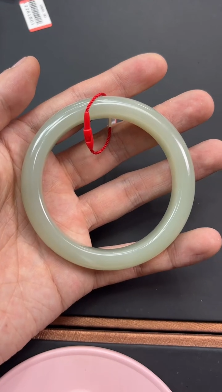 【闪购商品】和田玉手镯未镶嵌且末微色差近矿59+