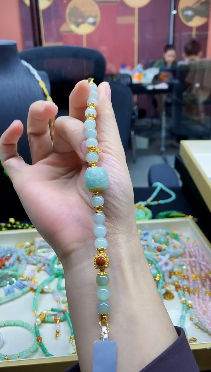 颈饰未镶嵌翡翠手串