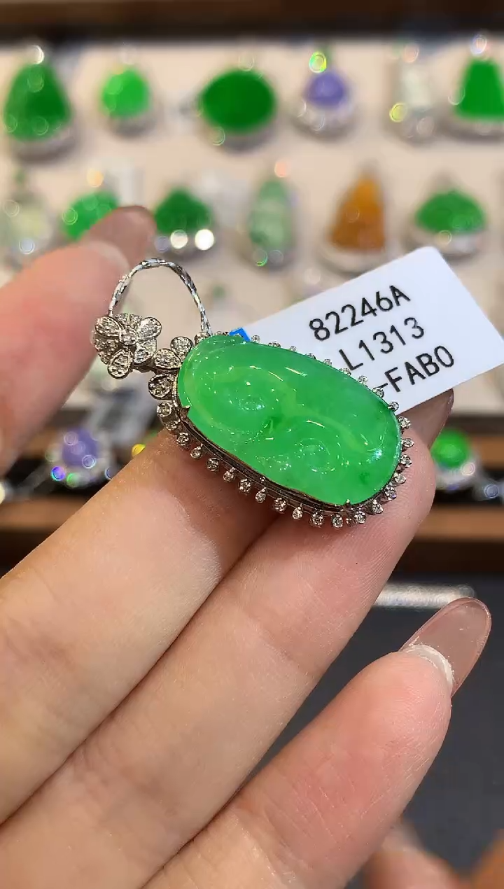 吊坠(不含链)18K金镶嵌翡翠L1313多样性发其一