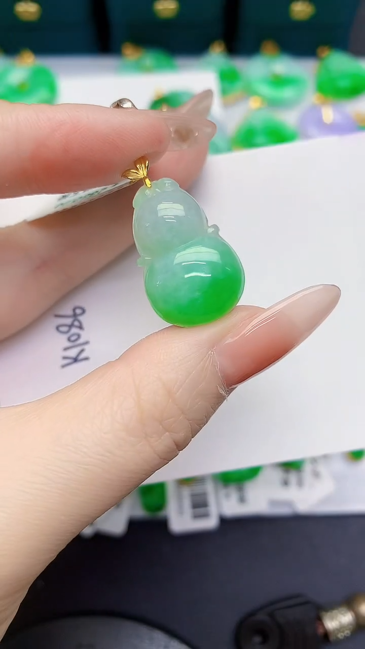 颈饰18K金镶嵌翡翠缅甸天然翡翠A货