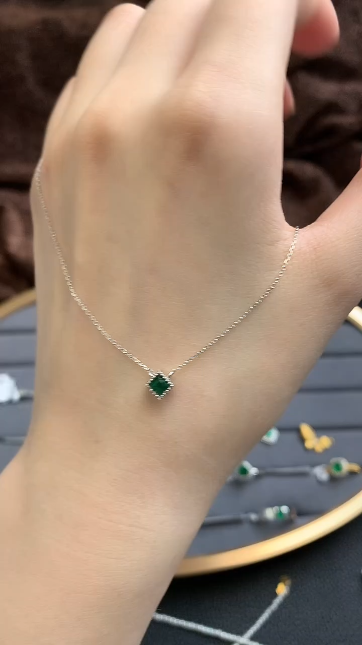 项链18K金镶嵌祖母绿0.38ct@@Q6016