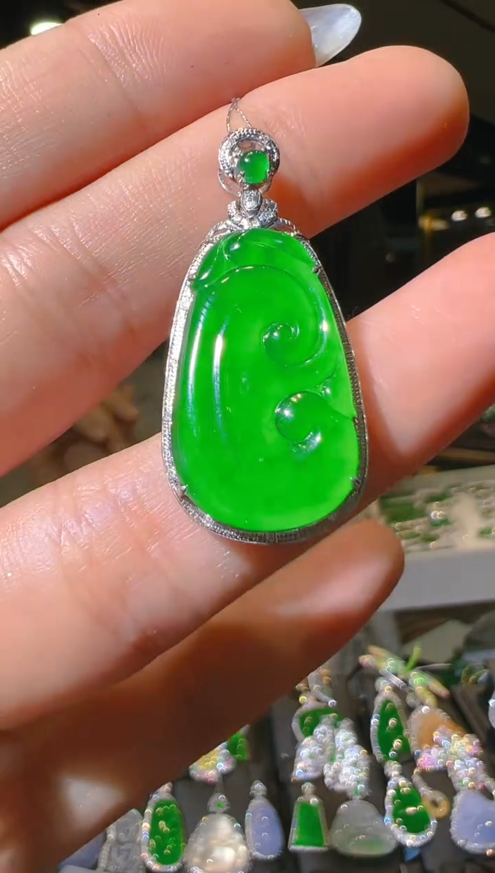 【闪购商品】翡翠吊坠(赠链)18K金镶嵌031