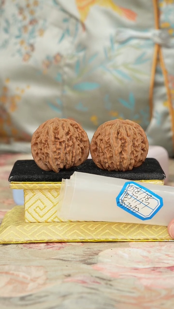 【闪购商品】文玩核桃把件一代楼