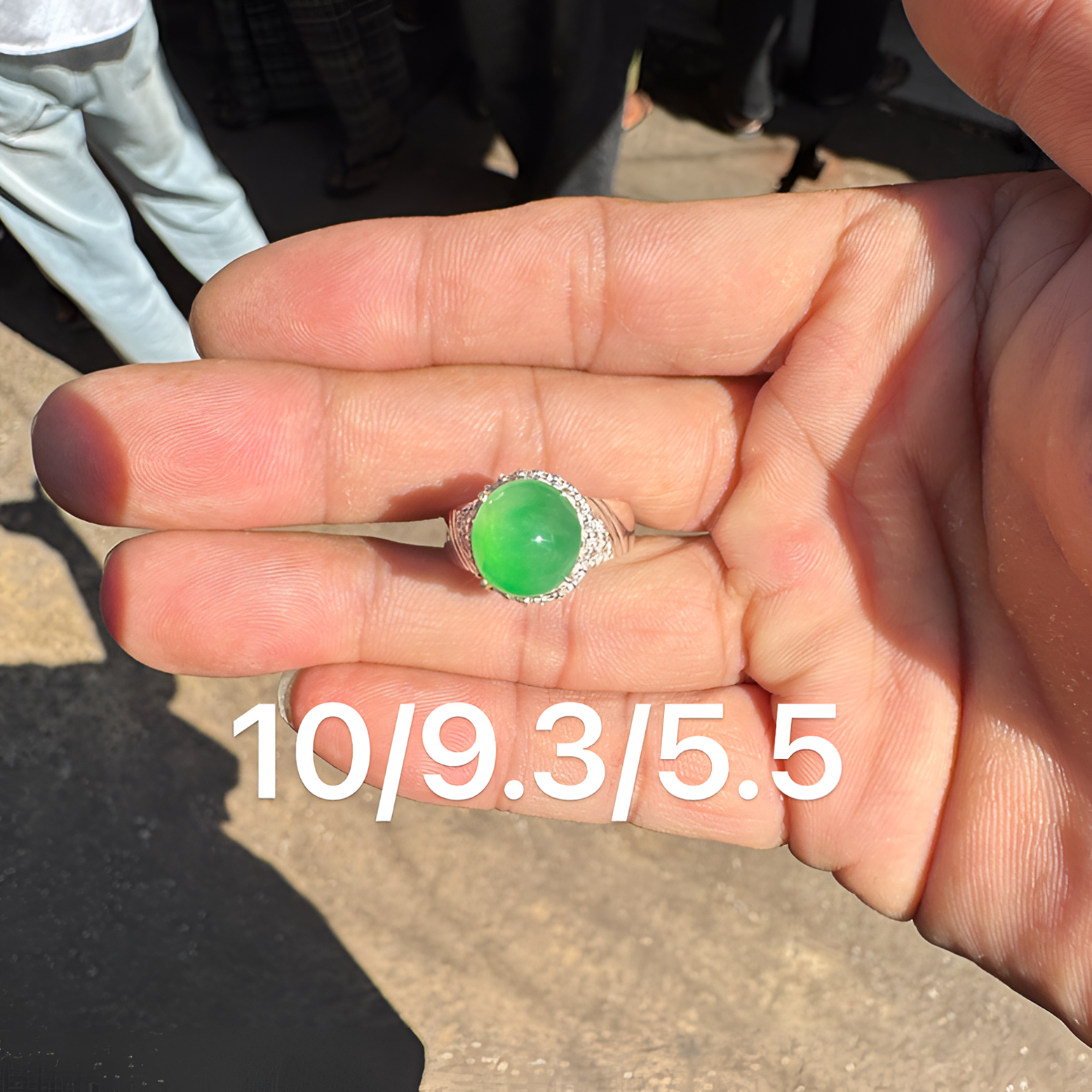 1221(小哪吒在源头)冰种翡翠木那飘阳绿色戒面饱满肉细荧光足M150