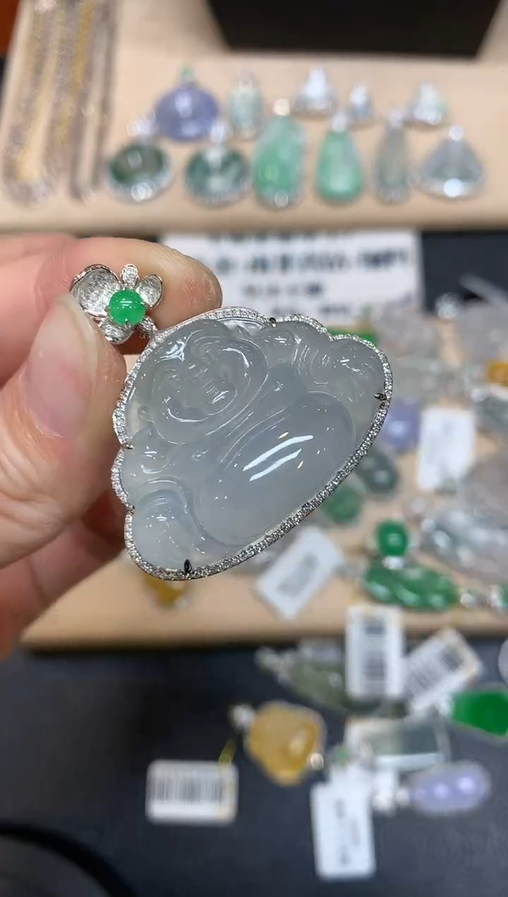 【闪购商品】翡翠颈饰18K金镶嵌佛公【无服务费】