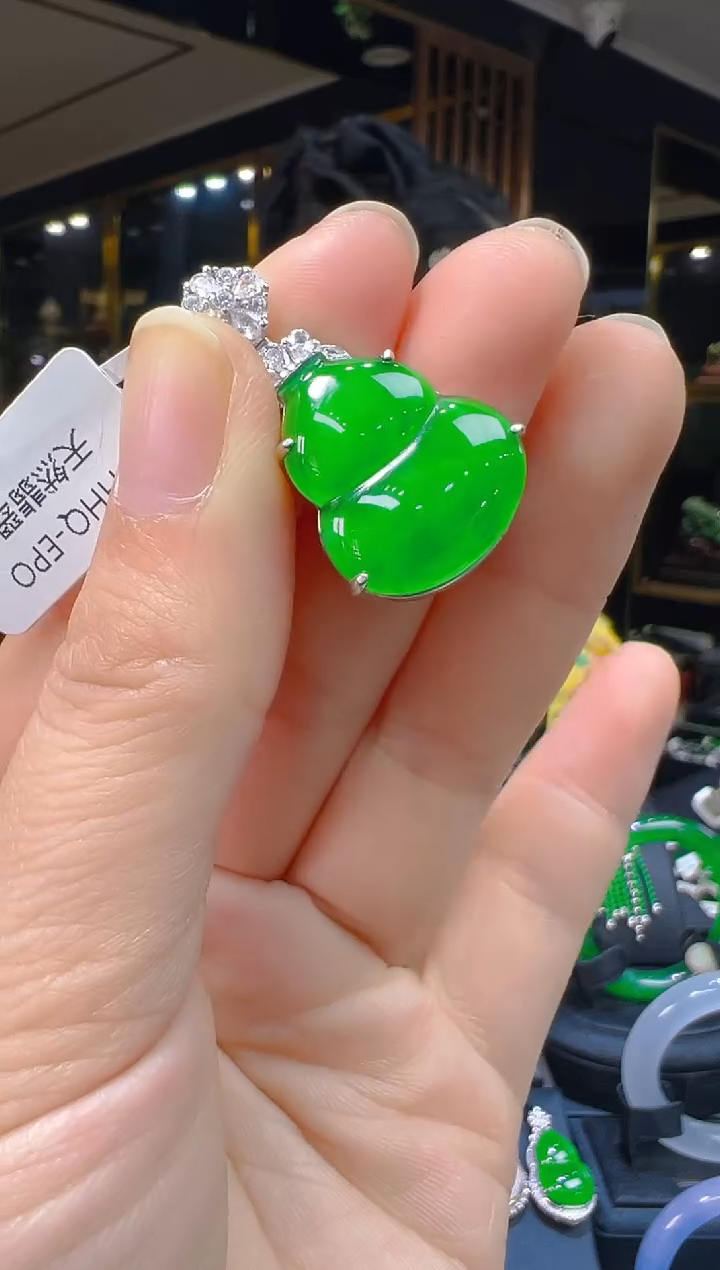 吊坠(赠链)银S925镶嵌翡翠111(多样性发货发其一)