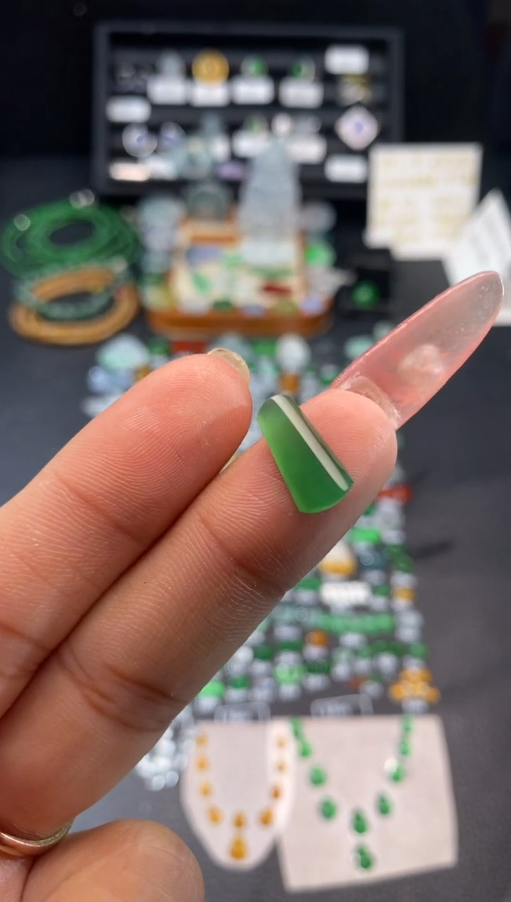 【闪购商品】翡翠挂件未镶嵌柱子