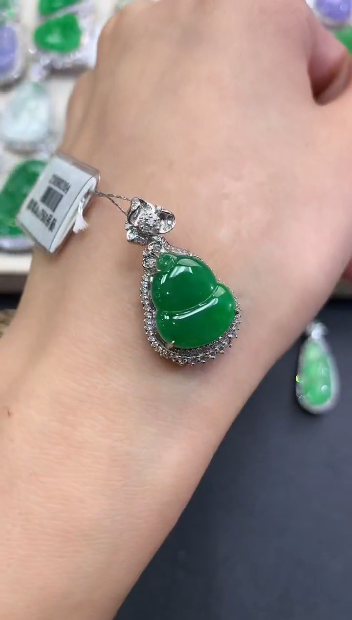 【闪购商品】翡翠吊坠(不含链)18K金镶嵌q48     