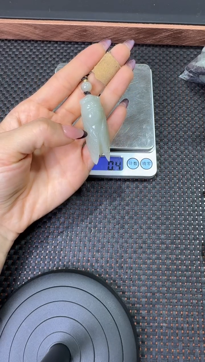 吊坠(赠链)未镶嵌和田玉近矿吊坠