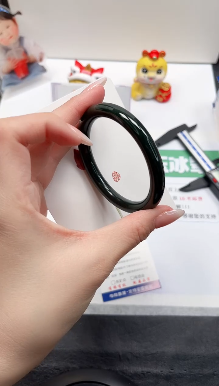 【闪购商品】和田玉手镯未镶嵌179-55