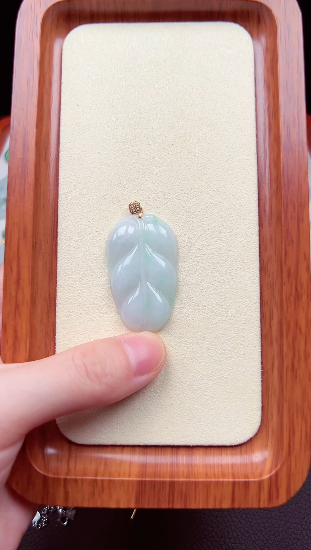 【闪购商品】翡翠颈饰18K金镶嵌叶子