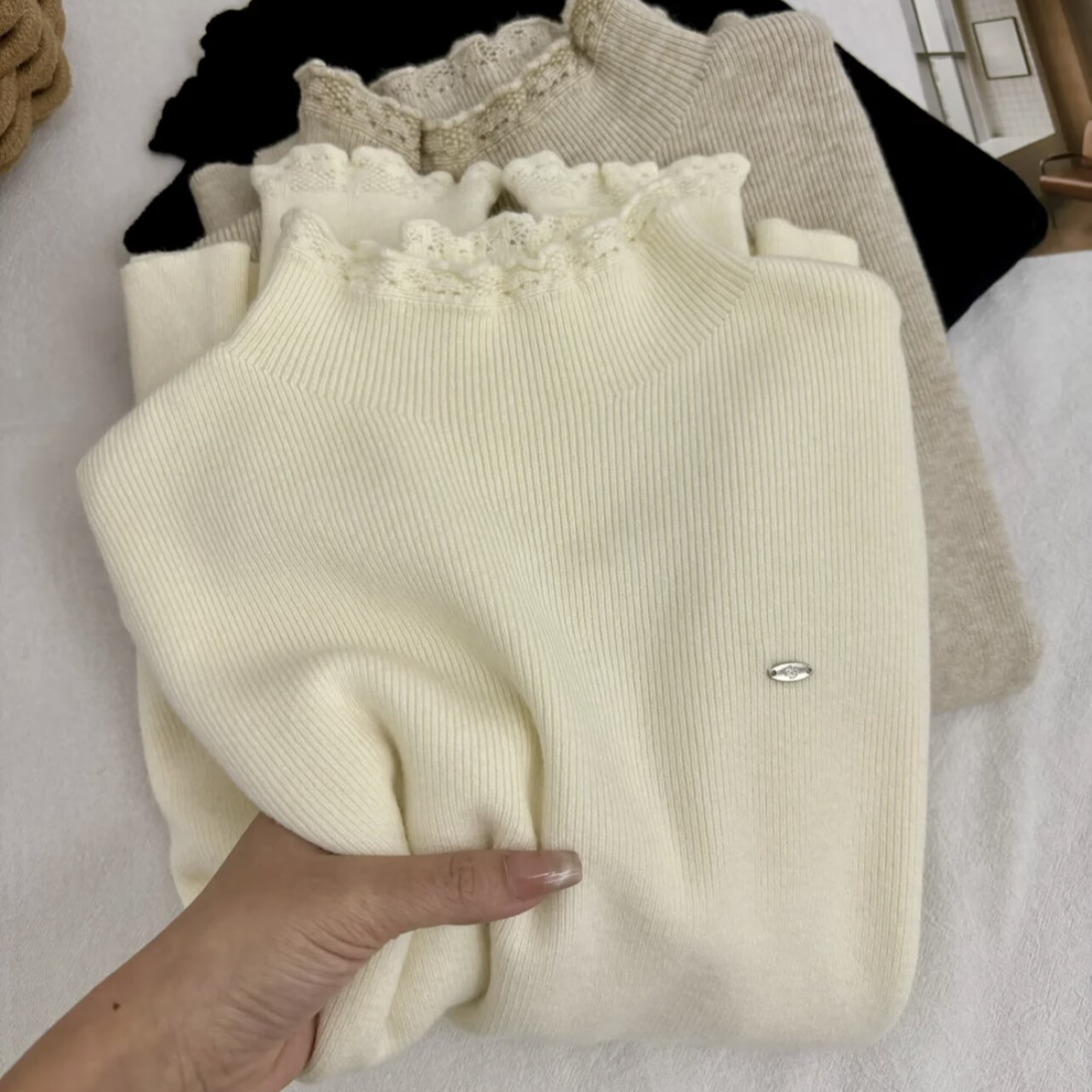 花倾慕奶糯系百搭小立领针织打底衫女秋冬漂亮内搭加厚毛衣5118