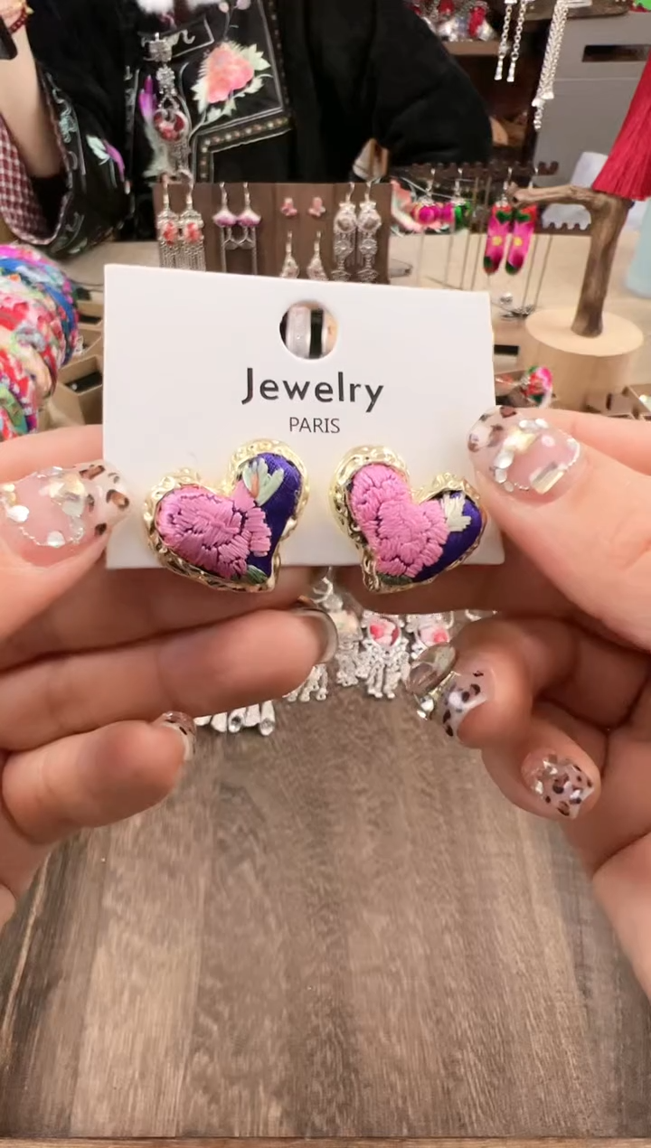 【闪购商品】织绣民族风老绣饰品395